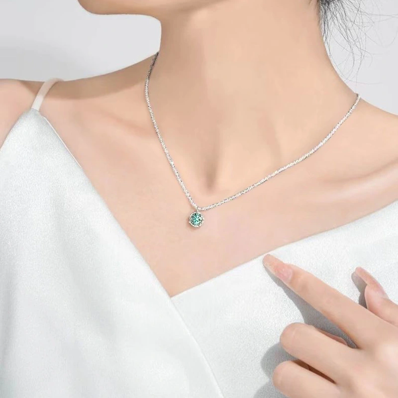 Women's Temperament Fashion Simple Silver Pendant Necklace