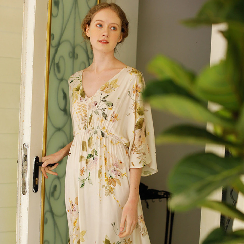 Women's V-neck Light Rose Print Nightdress