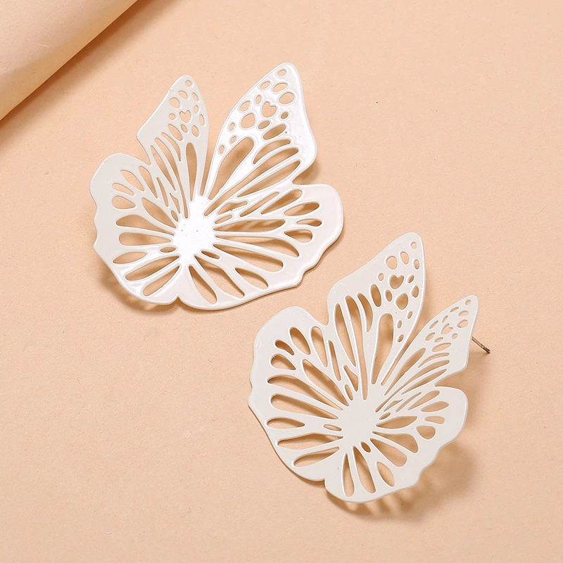 Women's Fashion Vintage French Hollow White Lacquer Earrings