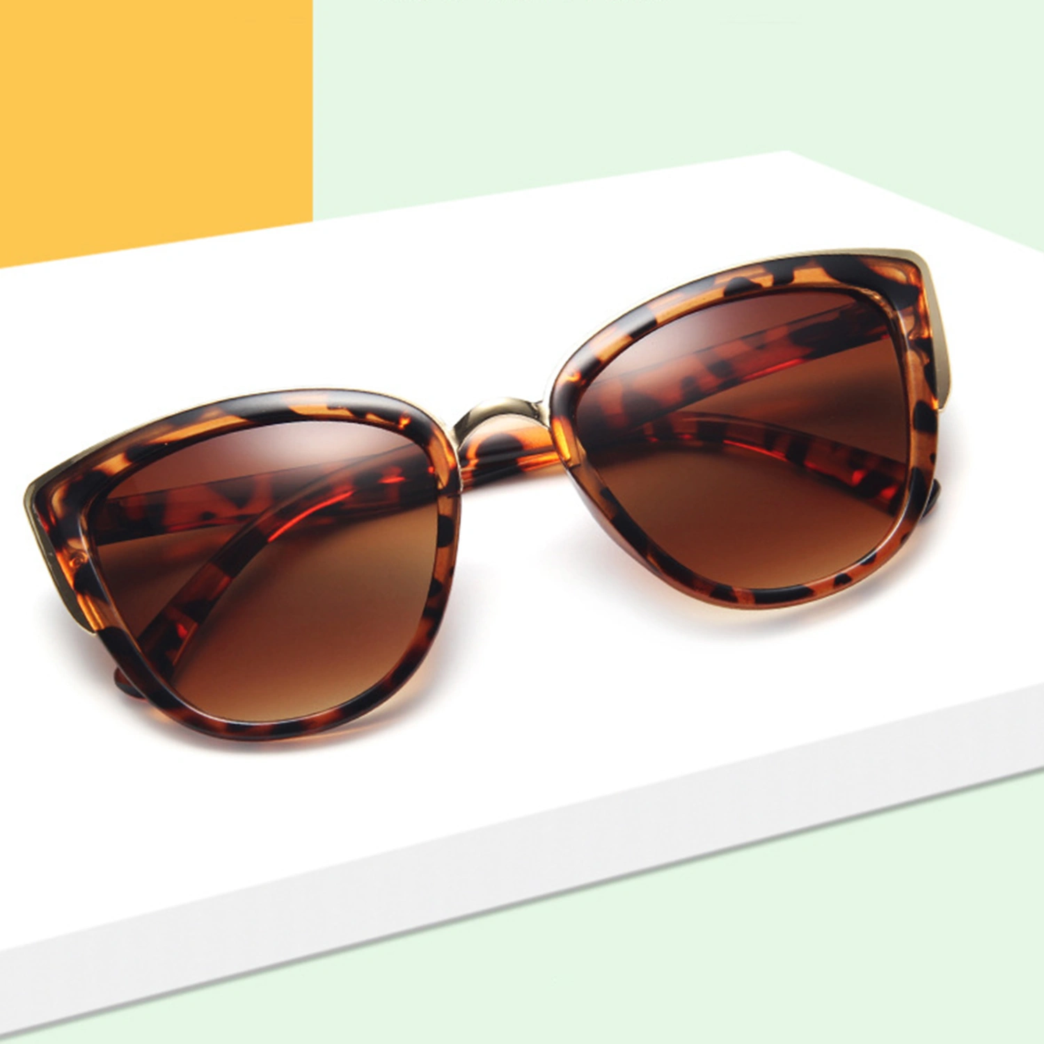 Women Sunglasses Gradient Shock Resistance Female Anti-UV Portable Sunglasses for Taking Photos