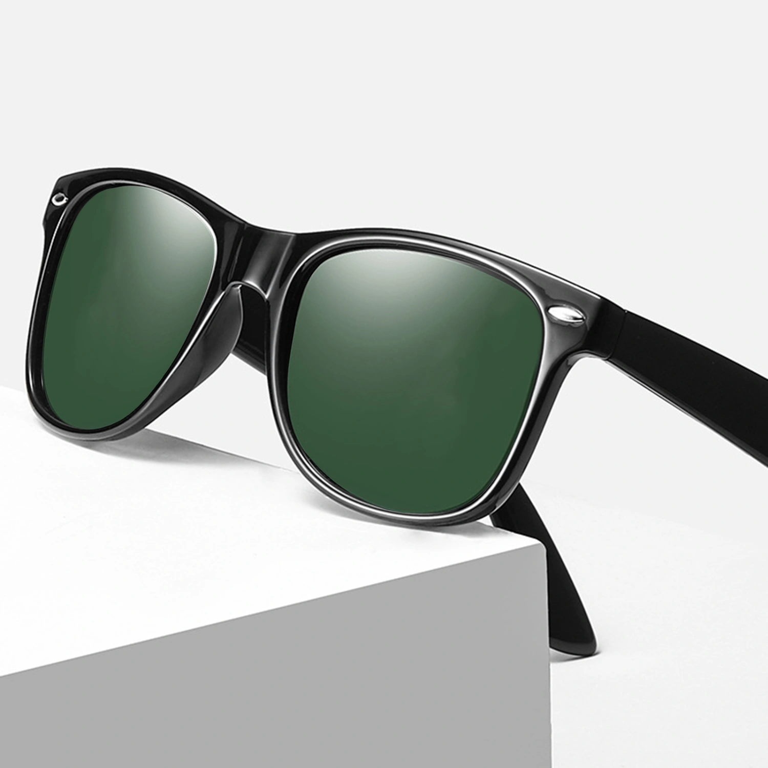 Colorful Sunglasses Well-design Anti Sun Anti UV Mirror Reflective Sunglasses for Travel