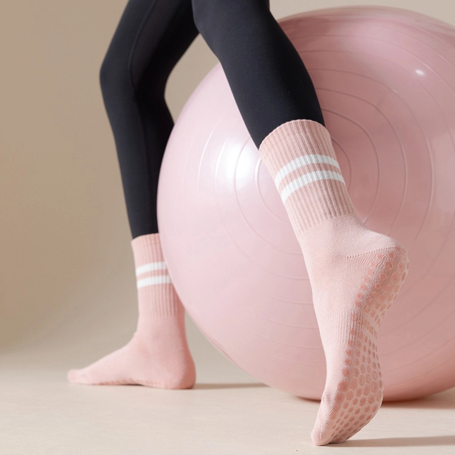 1 Pair Women Sports Socks Striped Elastic Breathable Knitted Anti-slip Sweat Absorption Cotton Contrast Color Lady Pilates Socks Women Footwear