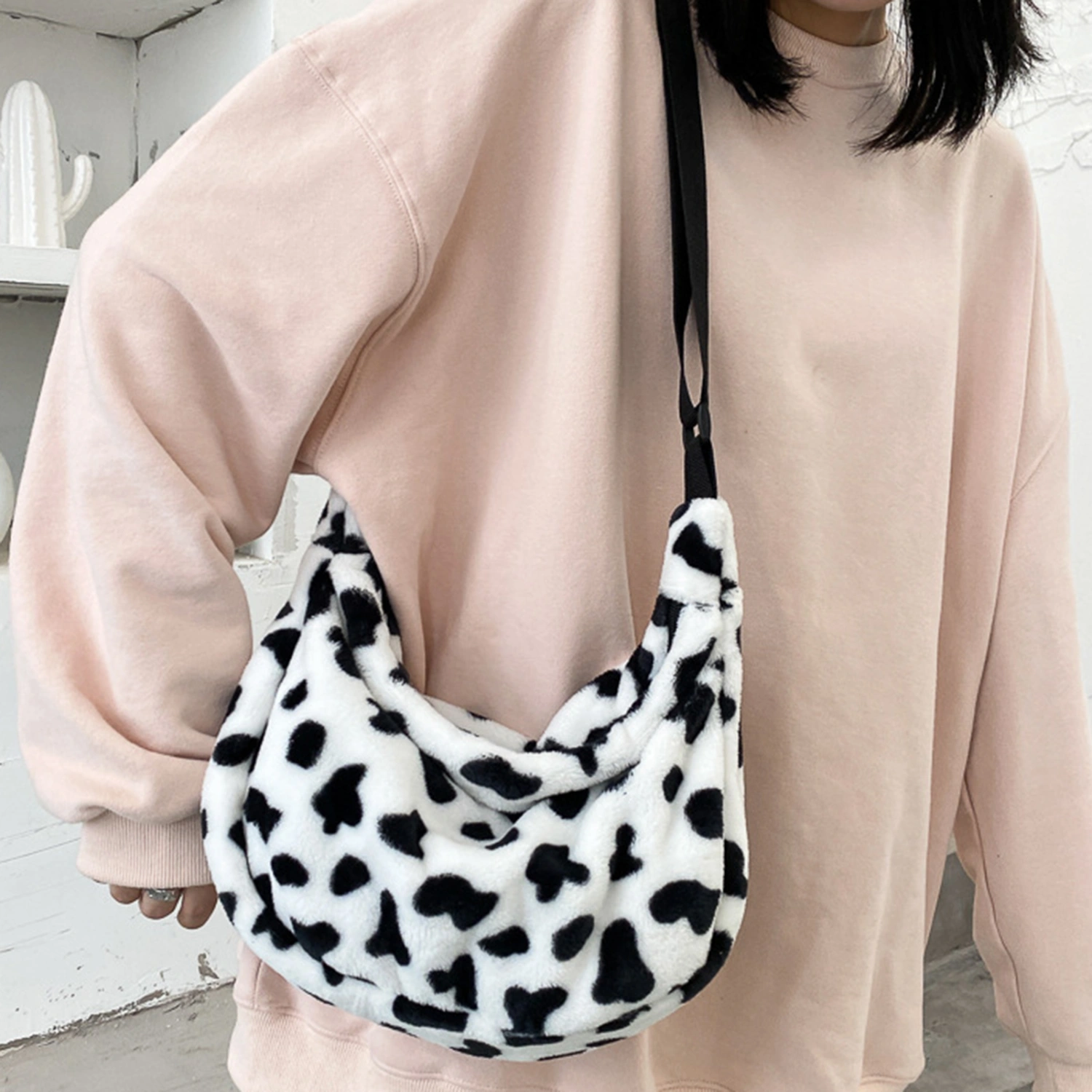 Women Chic Cow Pattern Shoulde Bag Large Capacity Plush Zipper Crossbody Pouch
