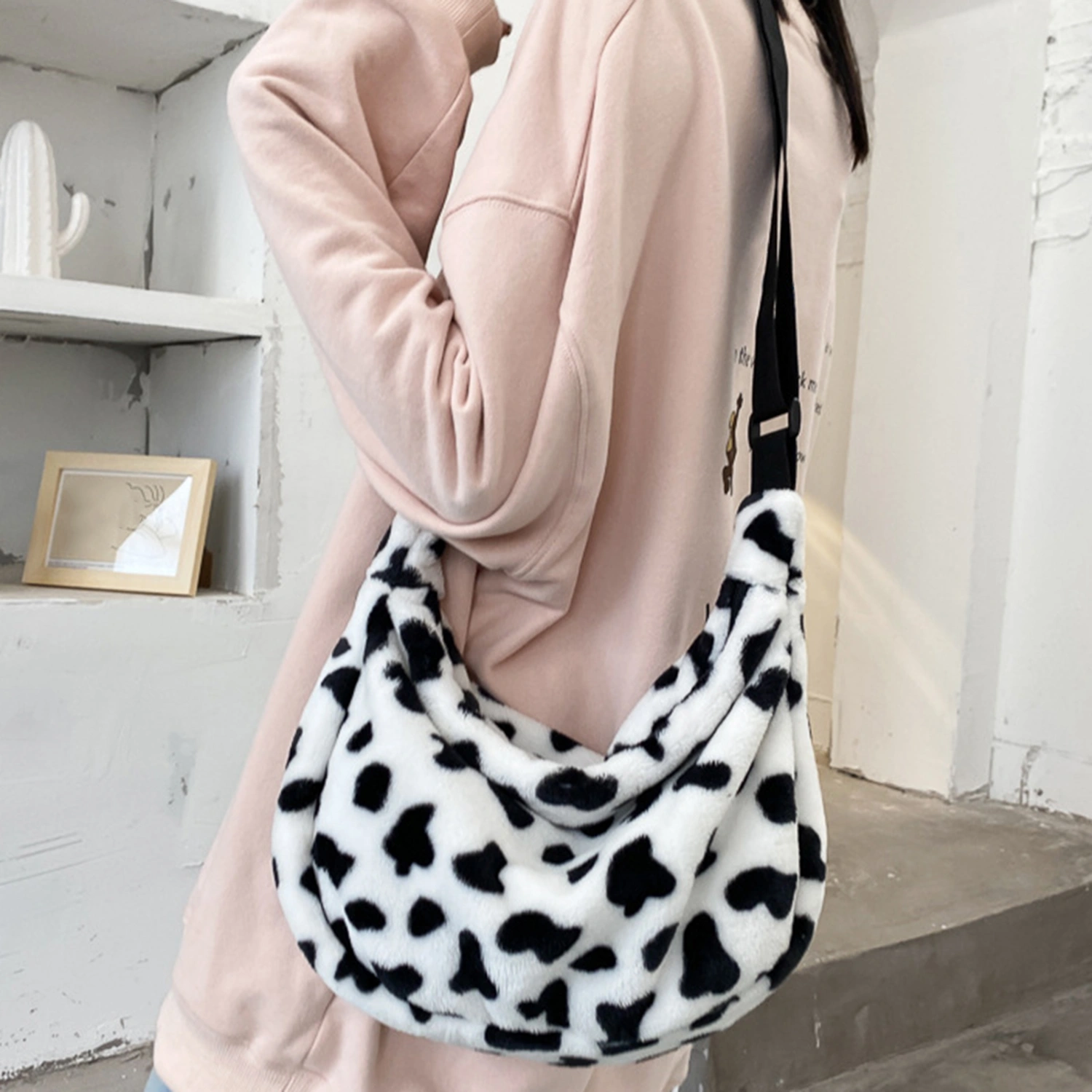 Women Chic Cow Pattern Shoulde Bag Large Capacity Plush Zipper Crossbody Pouch
