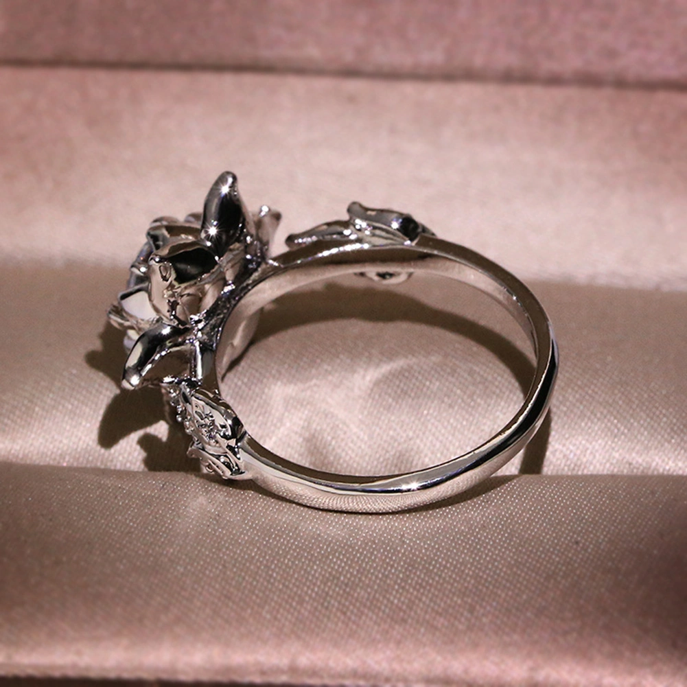 Vintage Women Rhinestone Inlaid Water Lily Flower Finger Ring Party Jewelry Gift