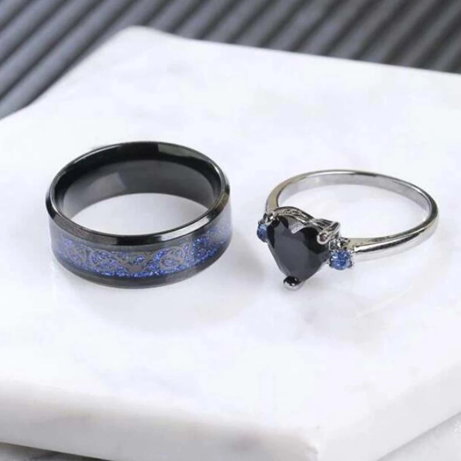 2Pcs/Set Wide Smooth Surface Couple Rings Alloy Heart Faux Gem Blue Line Finger Rings Charm Jewelry