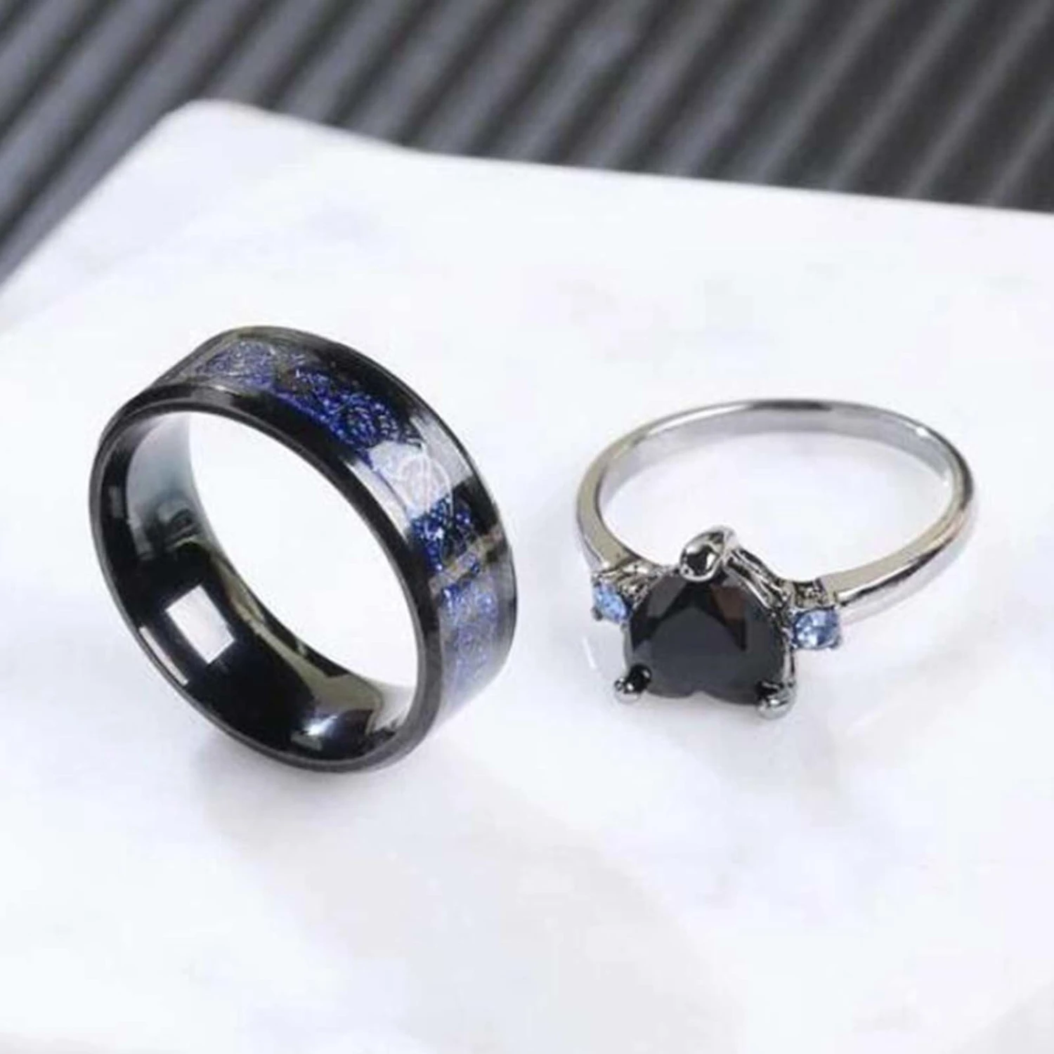 2Pcs/Set Wide Smooth Surface Couple Rings Alloy Heart Faux Gem Blue Line Finger Rings Charm Jewelry