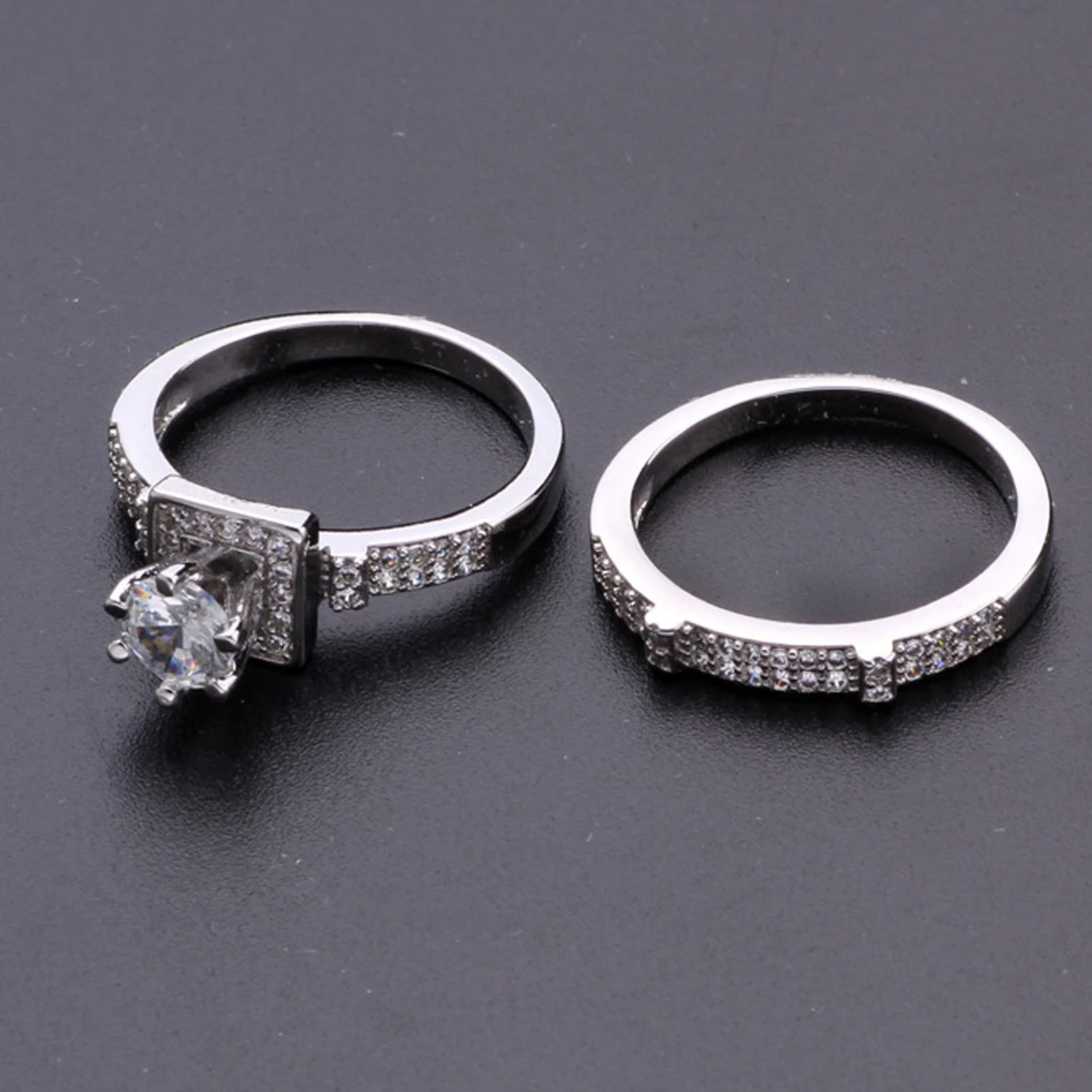 1 Pair Couple Rings Geometric Rhinestones Jewelry Exquisite Bright Luster Rings for Wedding