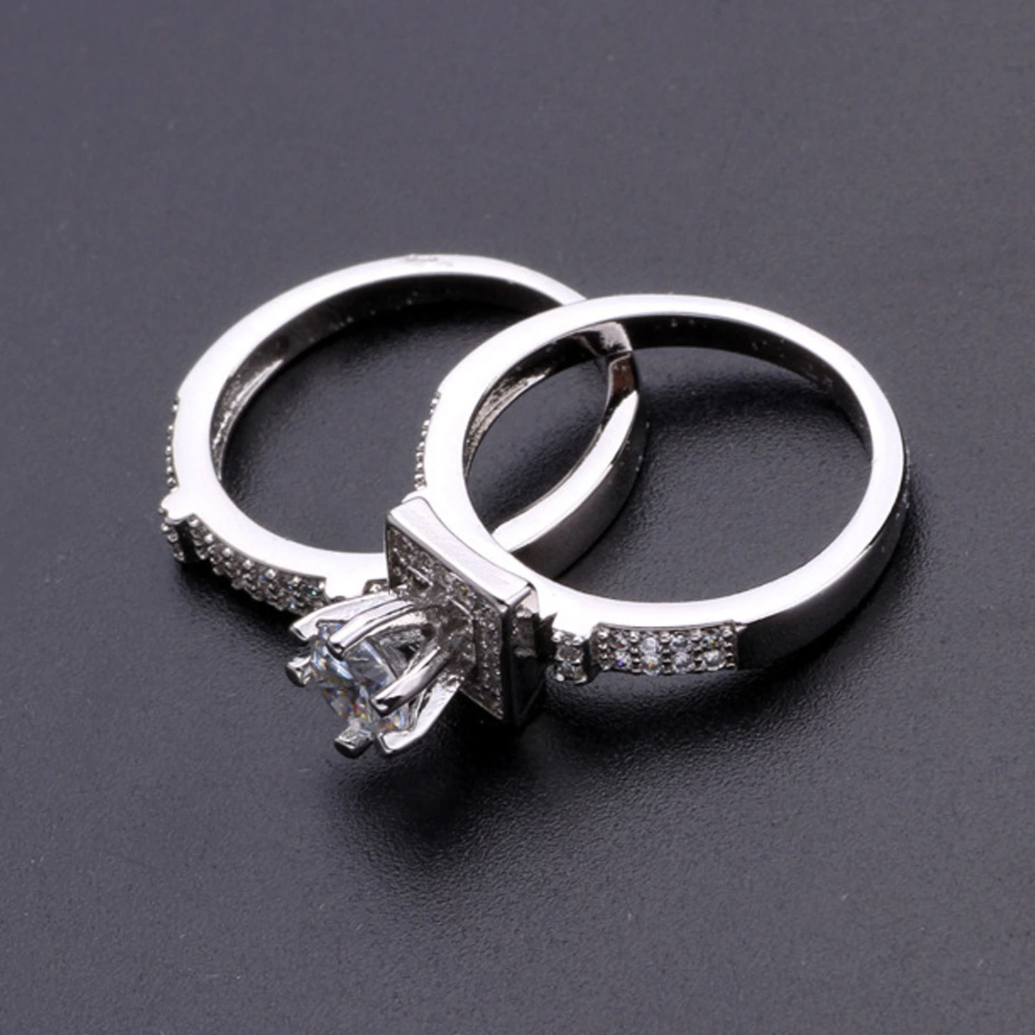 1 Pair Couple Rings Geometric Rhinestones Jewelry Exquisite Bright Luster Rings for Wedding
