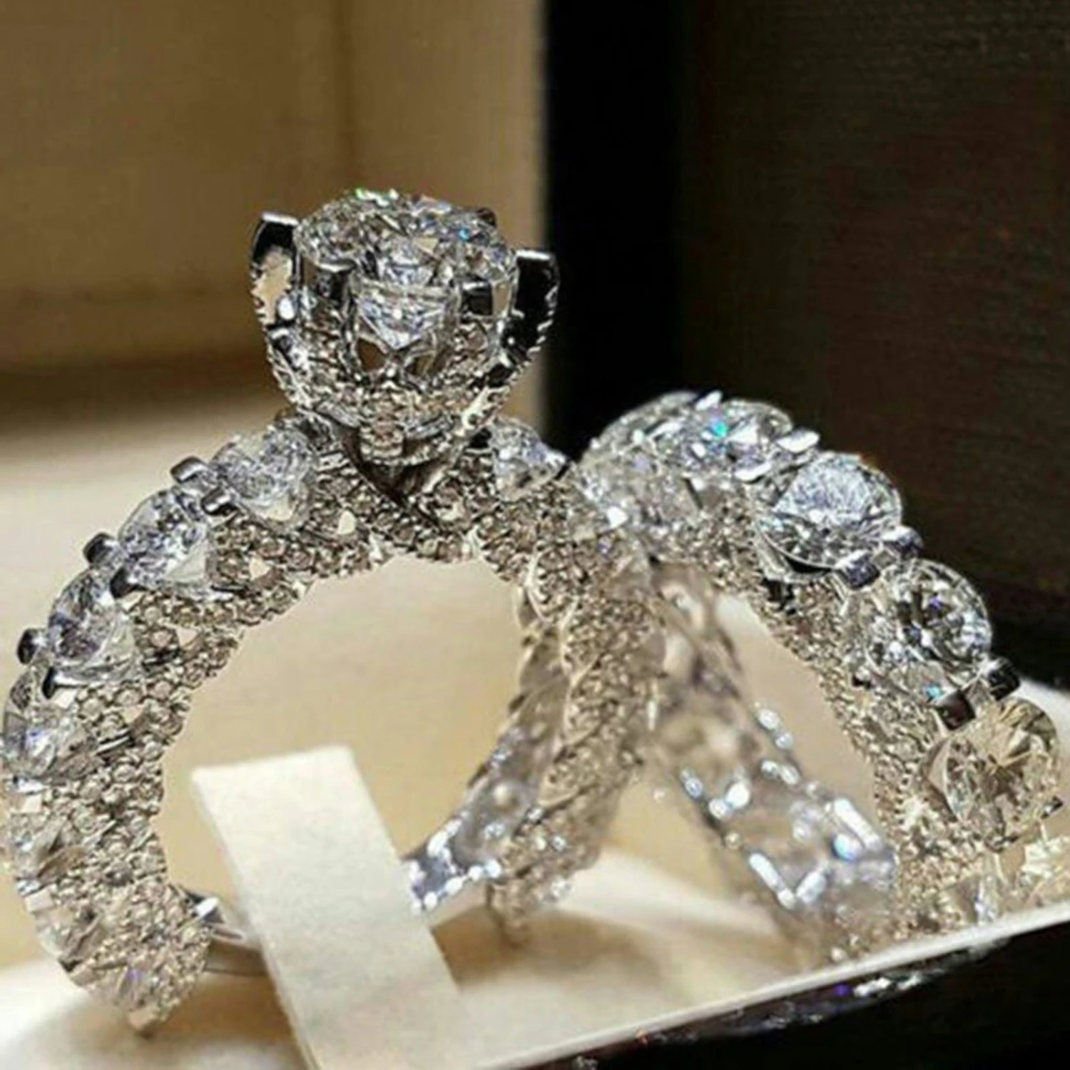 1 Pair Women Ring Full Rhinestone Inlaid Non-Fading Lightweight Symmetric Wedding Circlet for Birthday