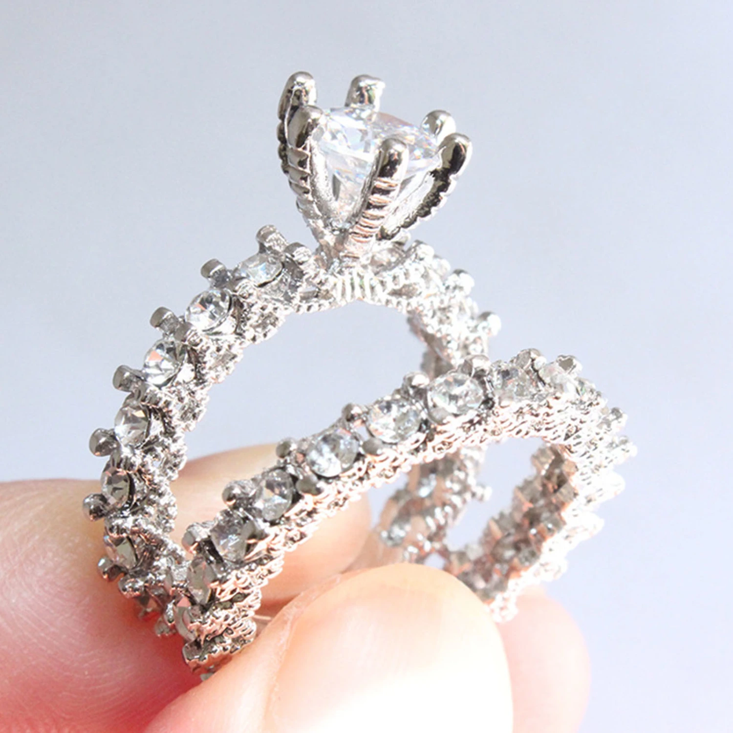 1 Pair Women Ring Full Rhinestone Inlaid Non-Fading Lightweight Symmetric Wedding Circlet for Birthday