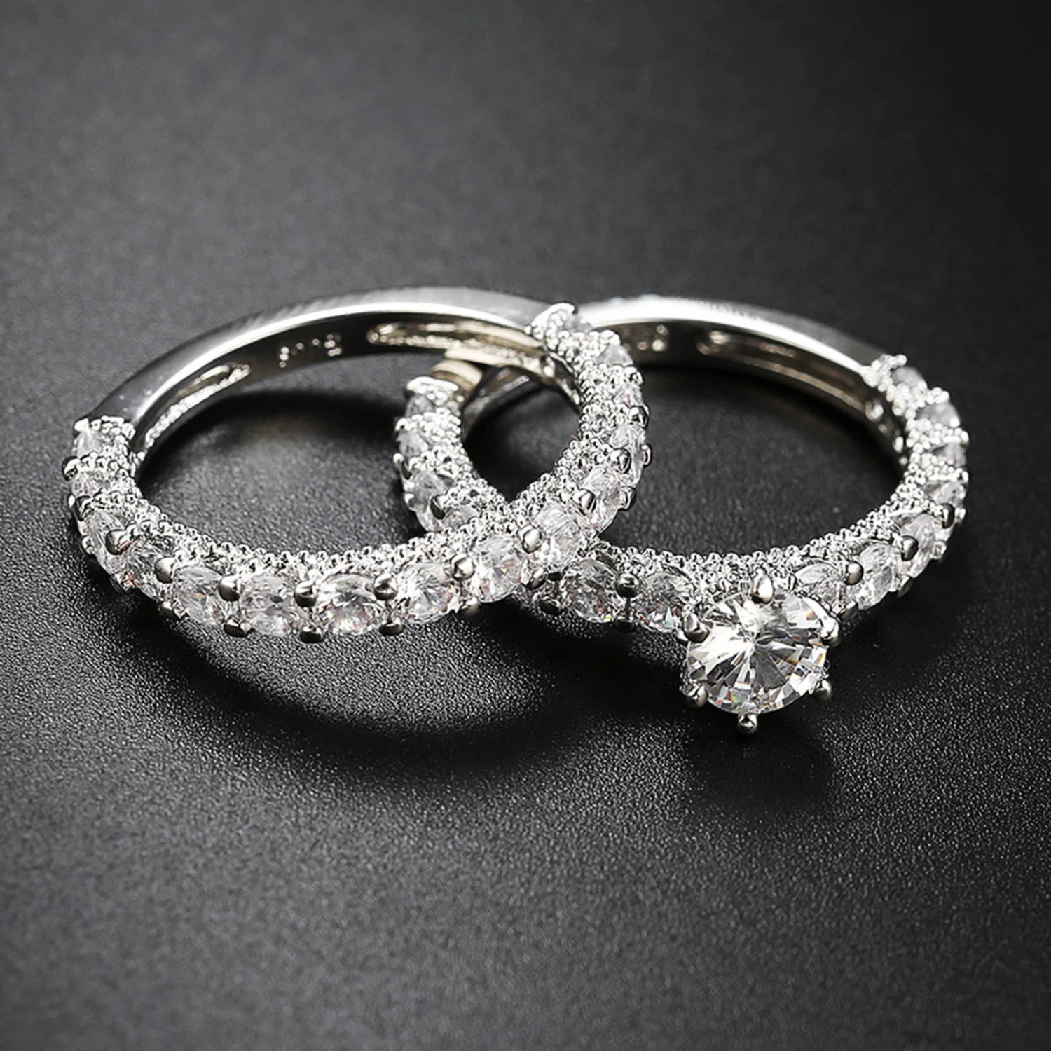 1 Pair Women Ring Full Rhinestone Inlaid Non-Fading Lightweight Symmetric Wedding Circlet for Birthday