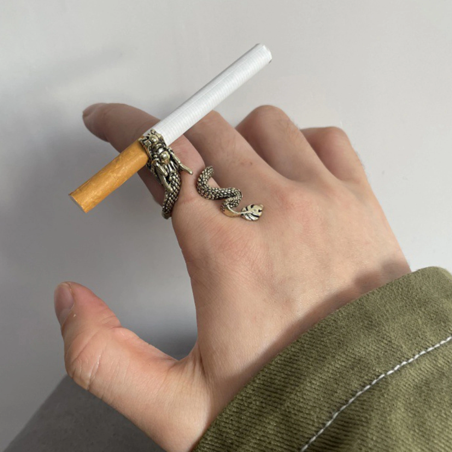 Opening Mouth Grip Exquisite Cigarette Holder Ring Adjustable Domineering Dragon Smoking Finger Ring Jewelry Accessory