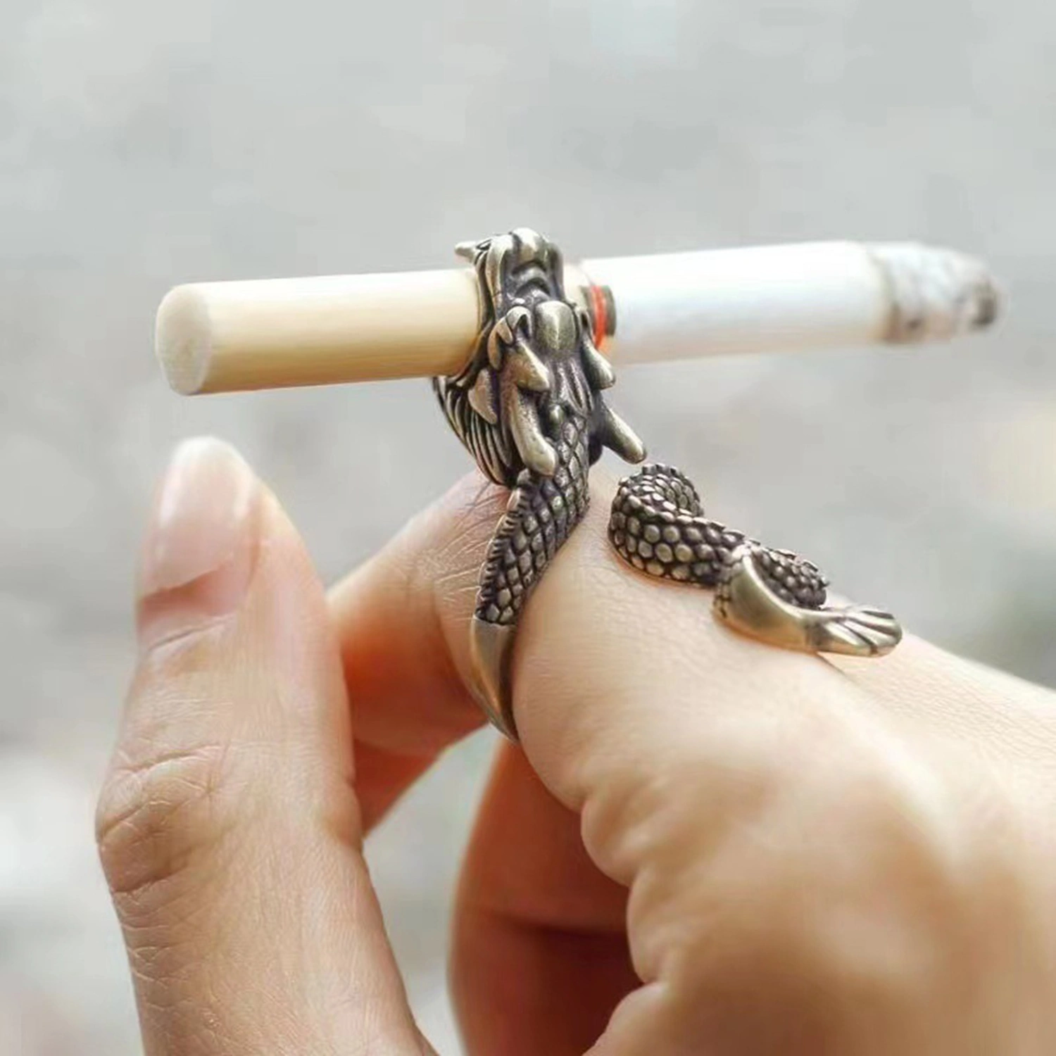 Opening Mouth Grip Exquisite Cigarette Holder Ring Adjustable Domineering Dragon Smoking Finger Ring Jewelry Accessory