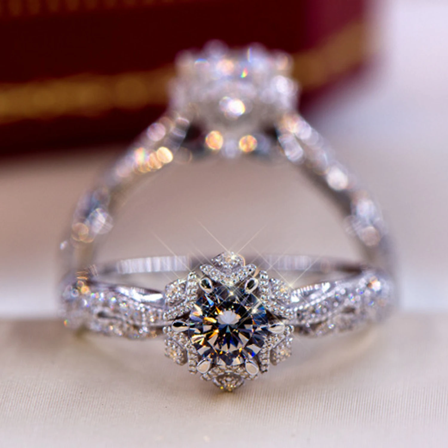 Women Ring Exquisite Beautiful Elegant Rhinestone Lady Ring for Valentine's Day