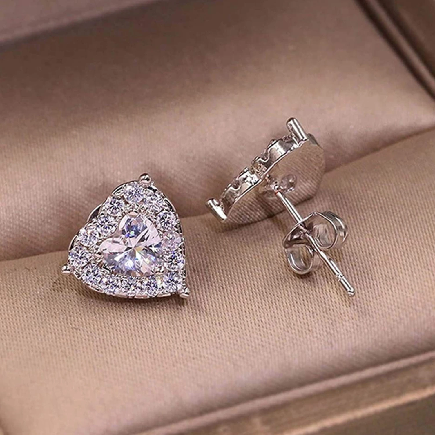 1 Pair Women Stud Earrings Heart Shape Rhinestones Jewelry Lightweight Long Lasting Ear Studs for Wedding