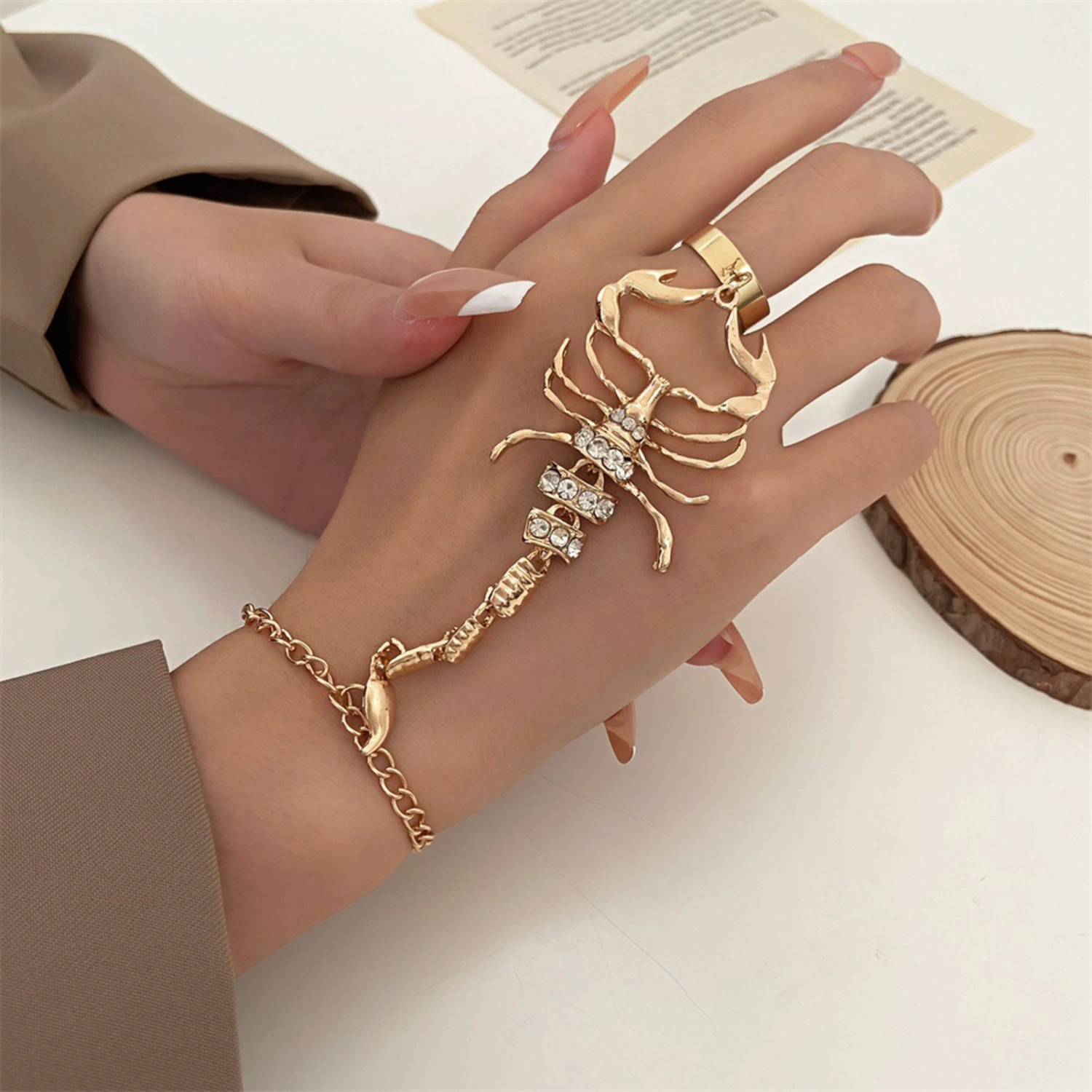 Fashion Bracelet Electroplating Exaggerate Ligature Faux Zircon Inlaid High Gloss Decoration Unfading Women Animal Connect Fingers Bracelet for Party