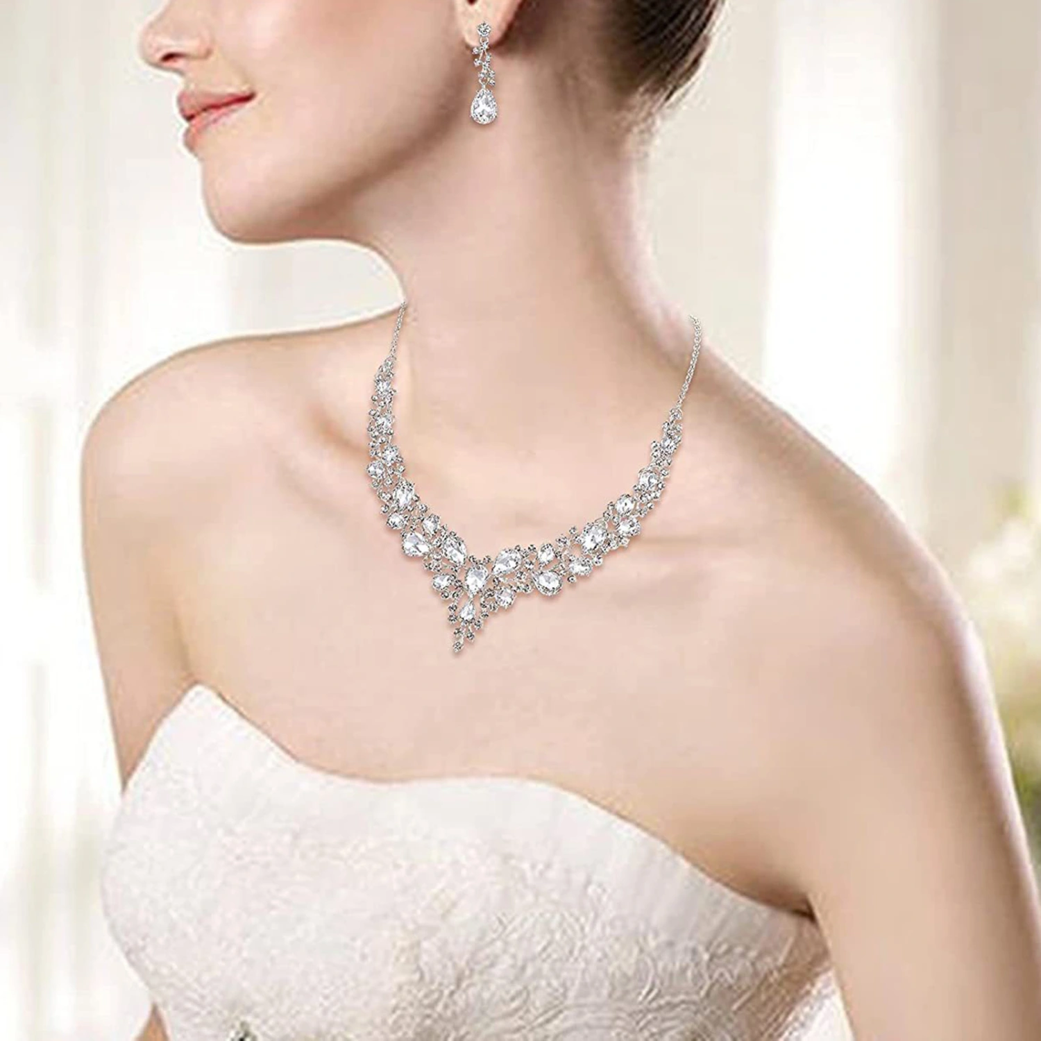 Alloy Wedding Jewelry Set Hollow Out Lightweight Shiny Rhinestone Necklace Earring Set for Banquet