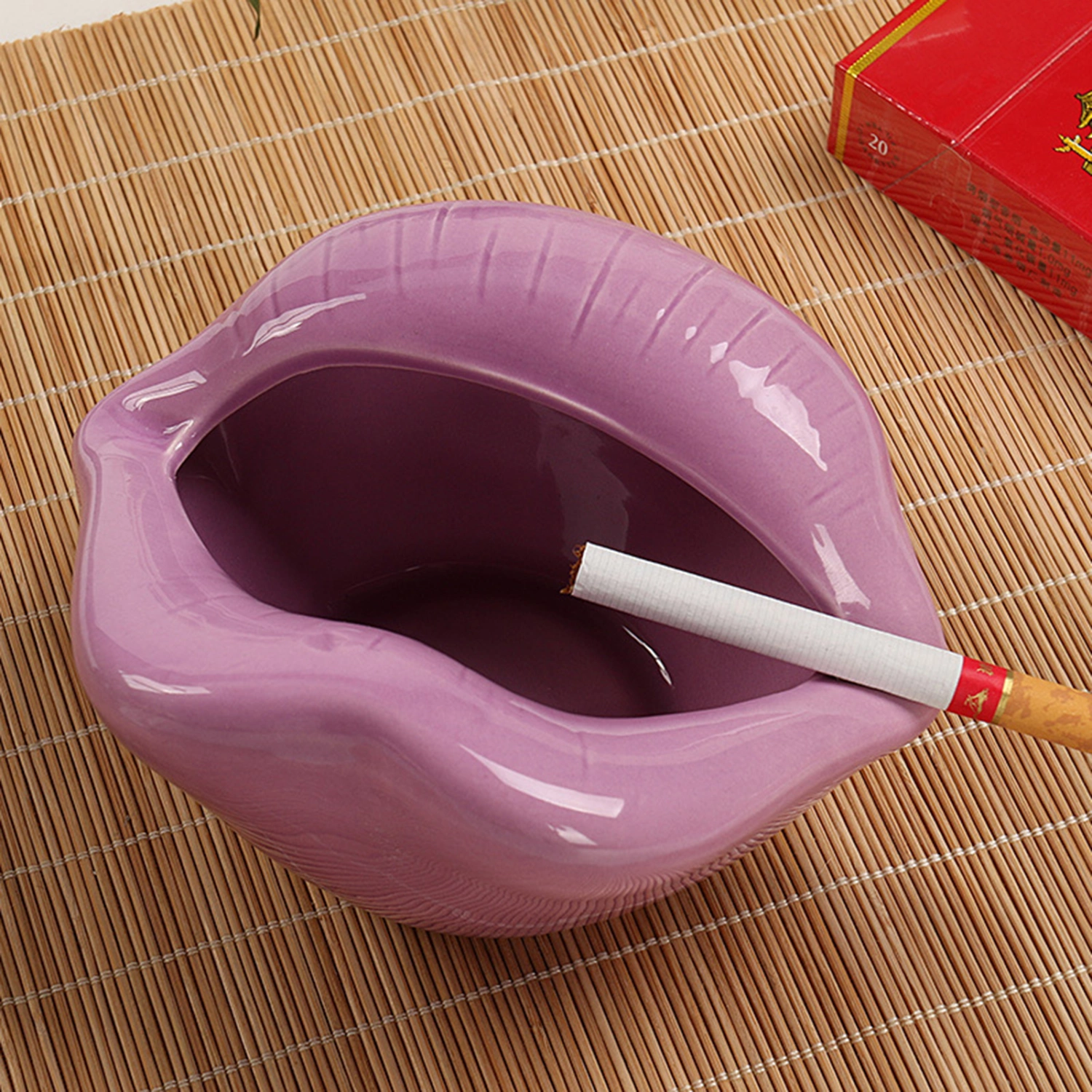Cute Cartoon Lips Shape Ceramic Ashtray Trendy Mouth Home Mini Boyfriend Gift