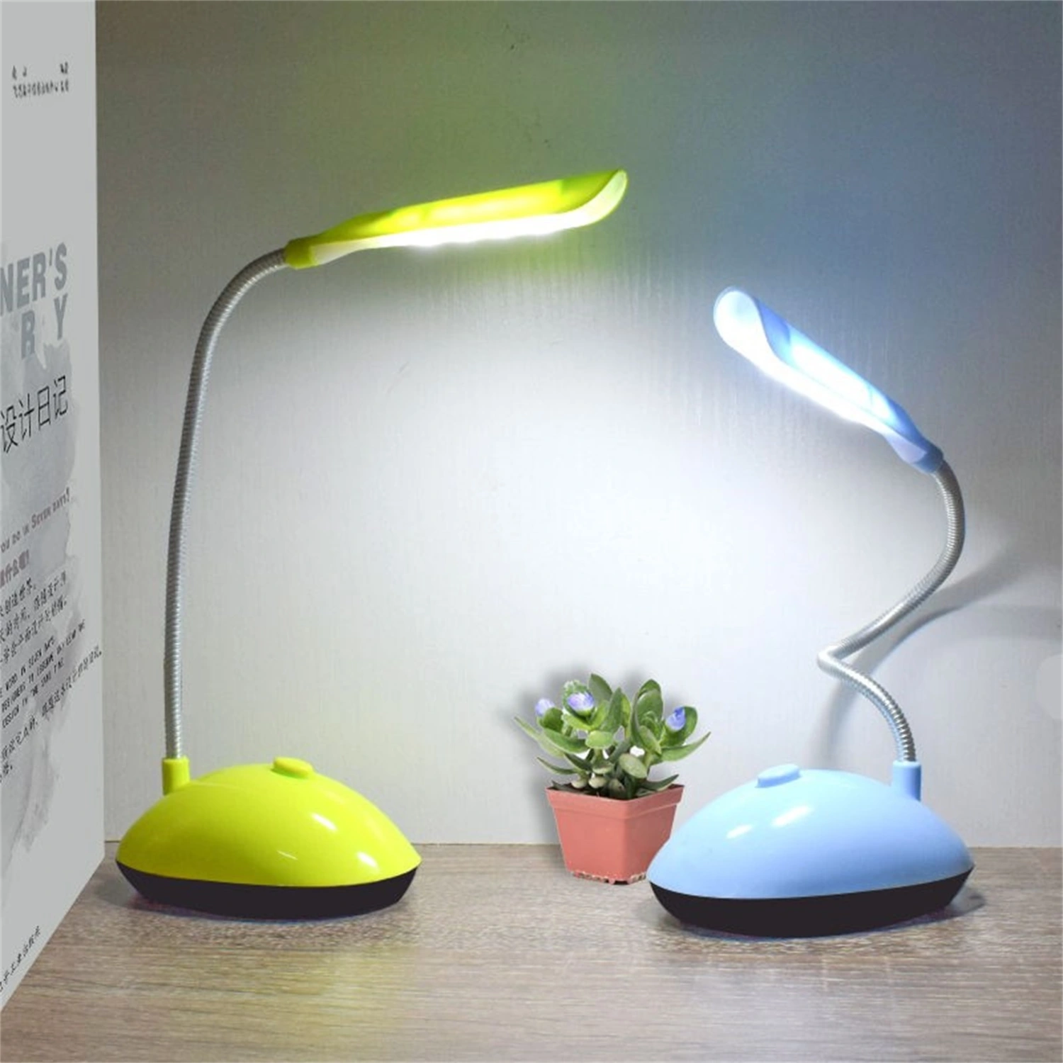 LED Desk Light Eye-protective Battery Operated Plastic Flexible 360 Degree Rotation Desk Night Light for Home