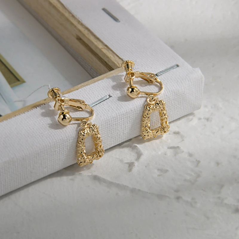 Simple Temperament Baroque Metal Pierced Earrings