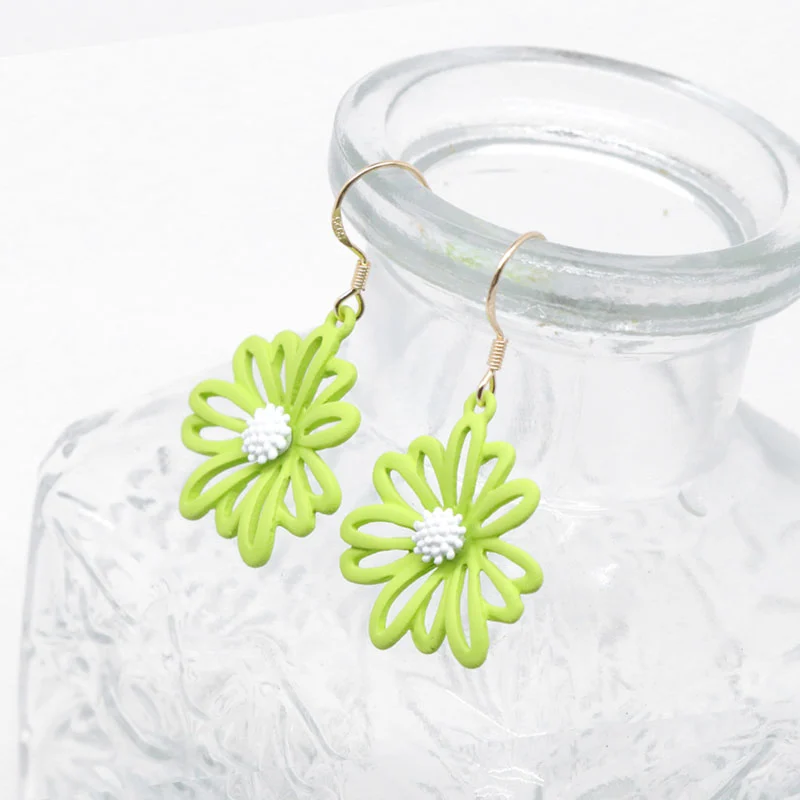 Sweet Daisy Hollow Flower Earrings