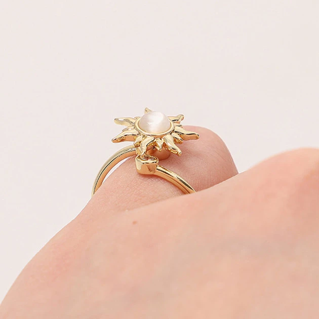 Women's Simple Rotatable Sunflower Diamond Ring