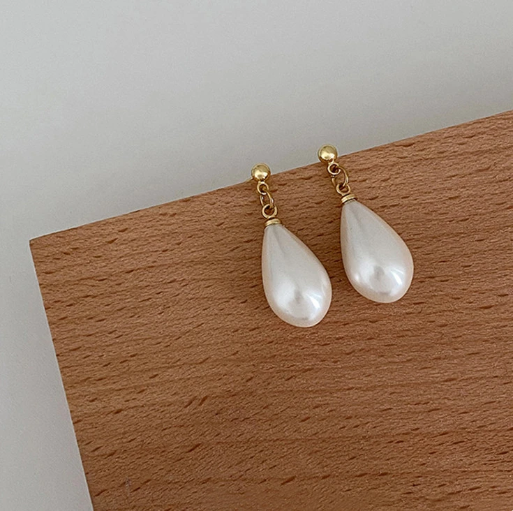 Vintage Water Drop Pearl Stud Earrings For Women Fashion