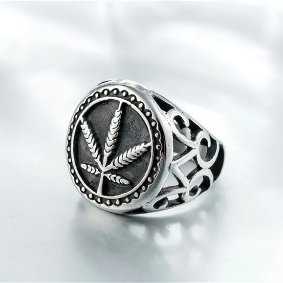 Men's Fashion Personalized Maple Leaf Pattern Ring
