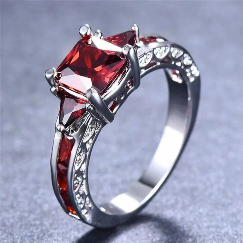 Retro Fashion Hollowed-out Inlaid Black Zircon Ring
