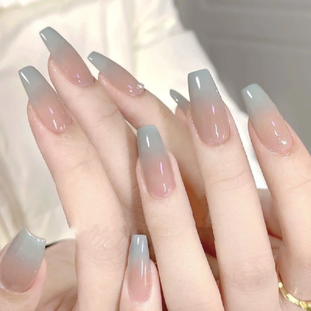 Gradient Ice Nude Wear Manicure