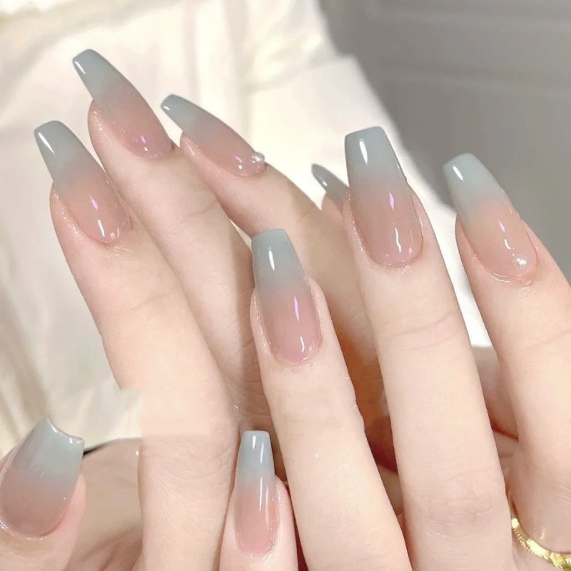 Gradient Ice Nude Wear Manicure