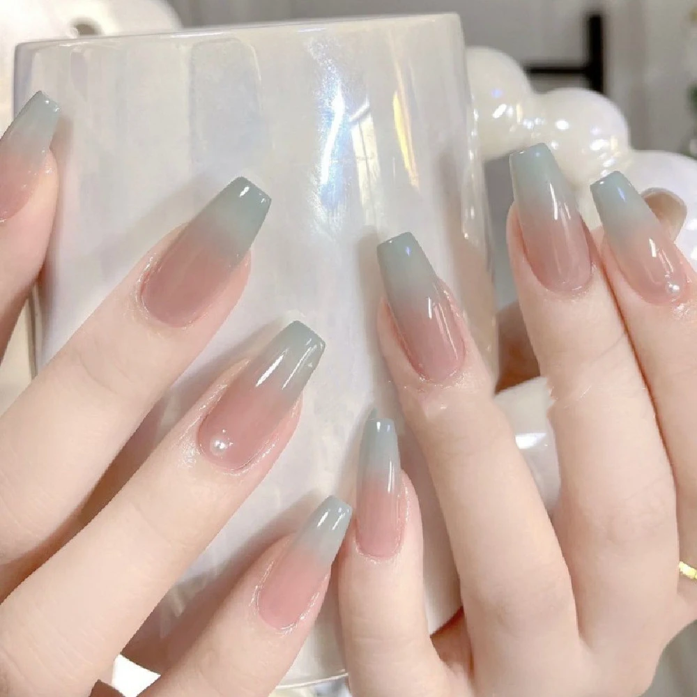 Gradient Ice Nude Wear Manicure