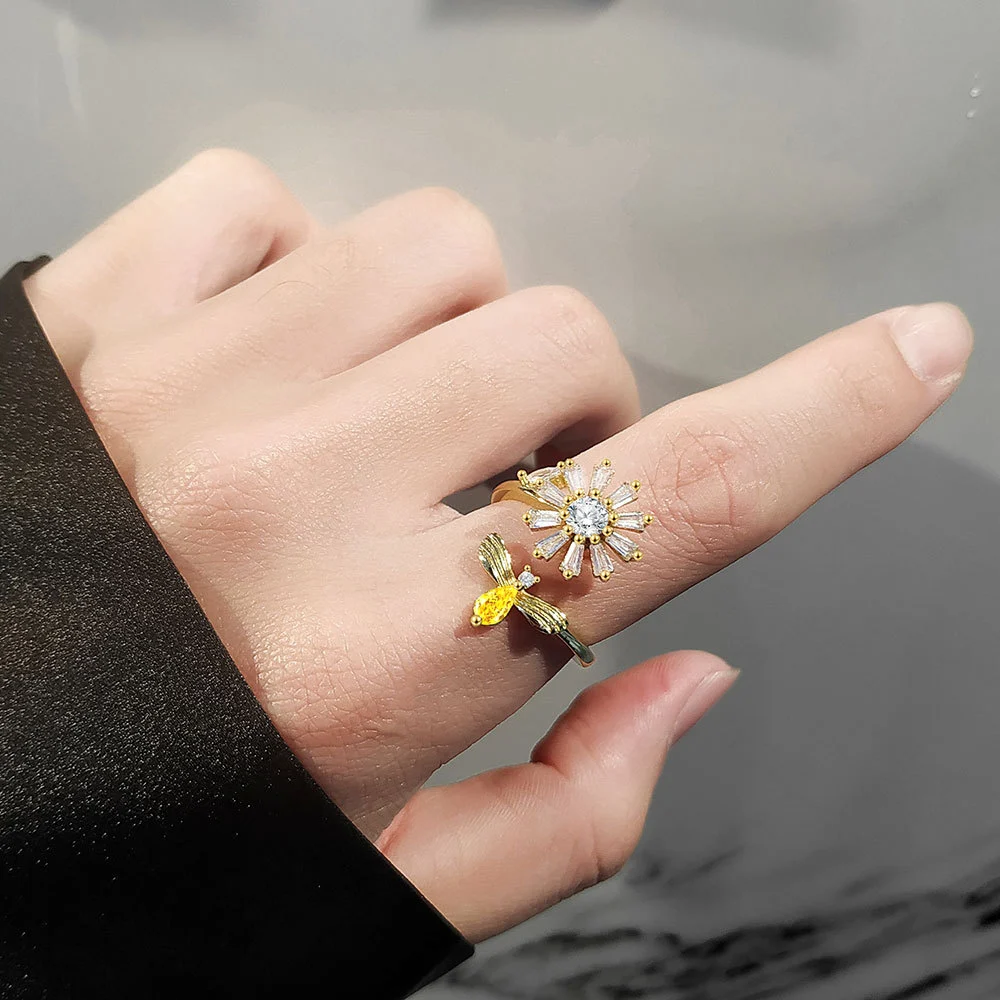 New SUNFLOWER Rotatable Bee Smart Personality Simple Flower Ring