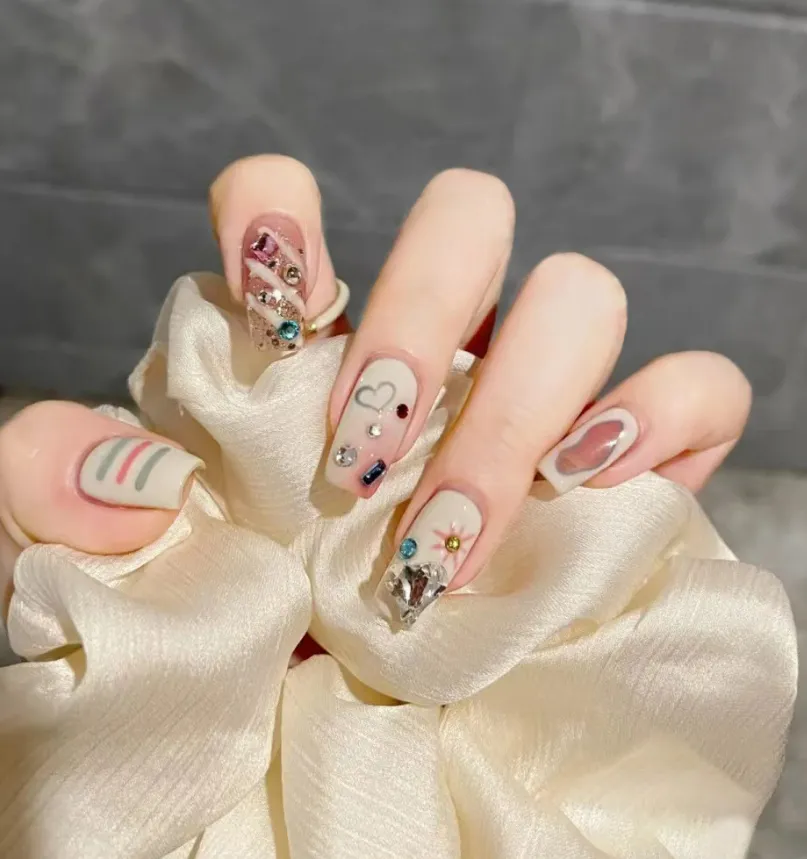 Nail Art Hot Milk White Plaid Graffiti Colorful Crystals Wear Nail Nails