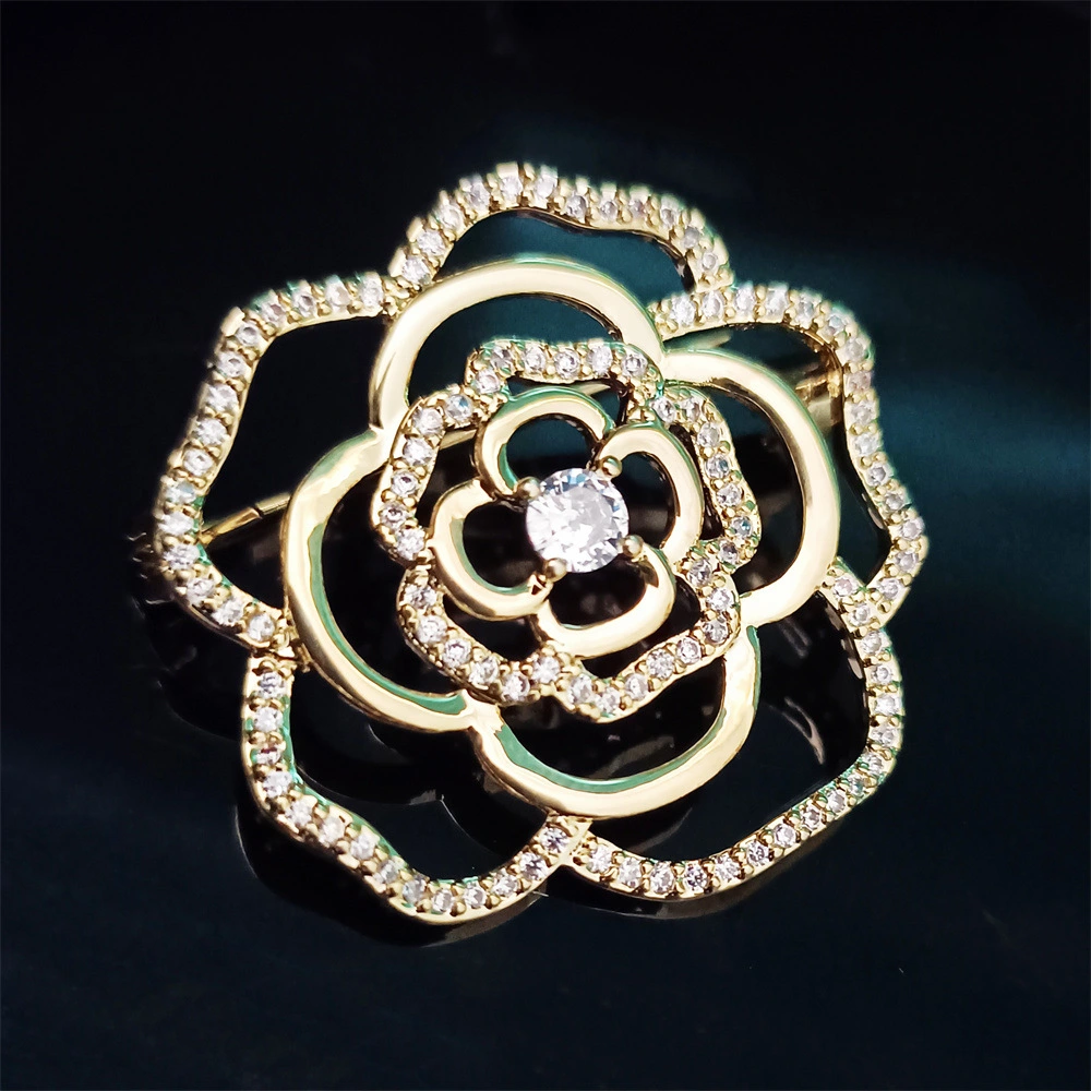 High-grade Rose Hollow Brooch Exquisite Female