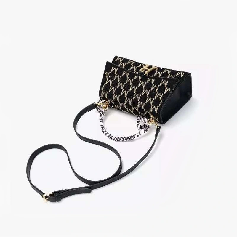 High-grade Portable R Letter Small Square All-match Messenger Bag