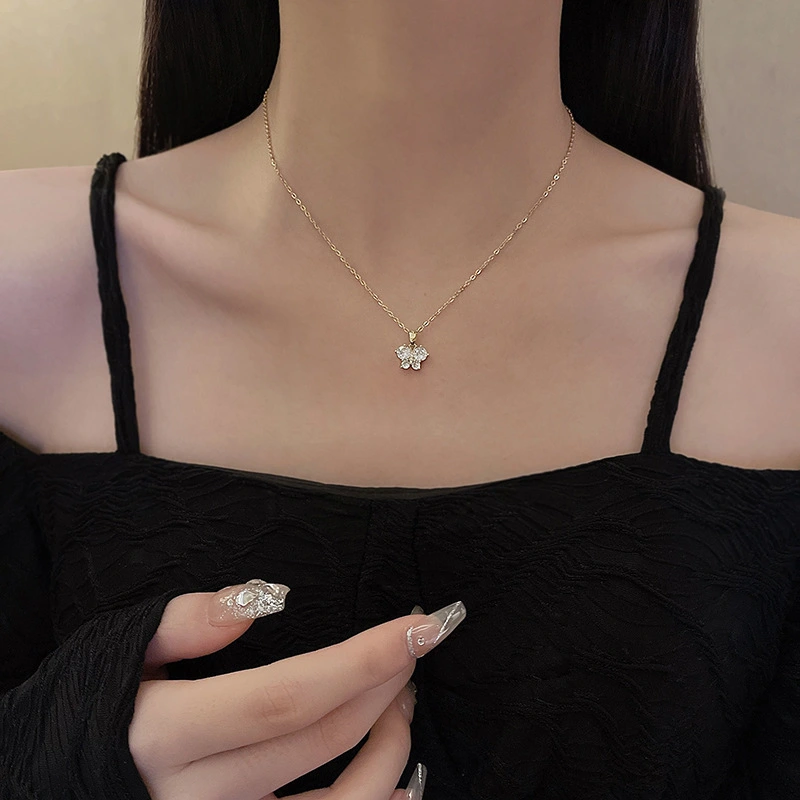 Light Luxury Minority Refined Zircon Pendant Titanium Steel Necklace Ins Simple Clavicle Chain