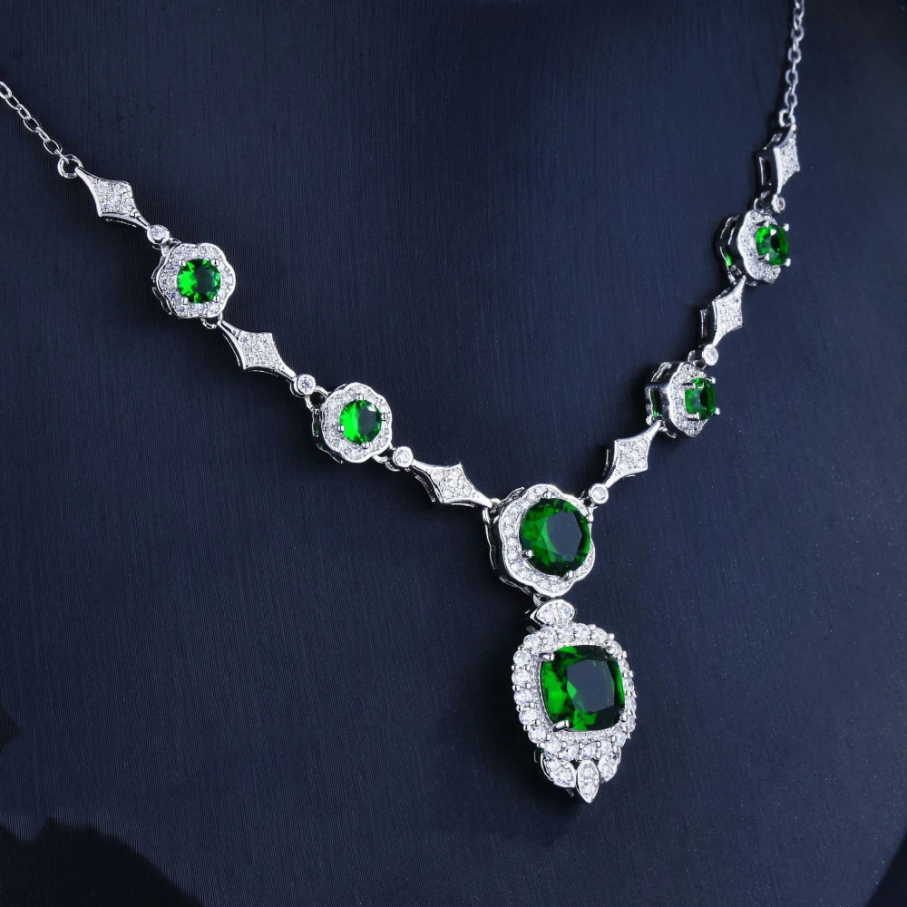 Noble Diamond Green Gem Evening Dress Chain Pendant Necklace Set