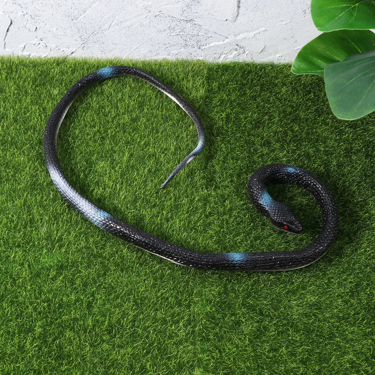 Prank Props Realistic Rubber Black Round Head Snakes Fake Snake Toys Party Prop for Halloween Festival Random Color