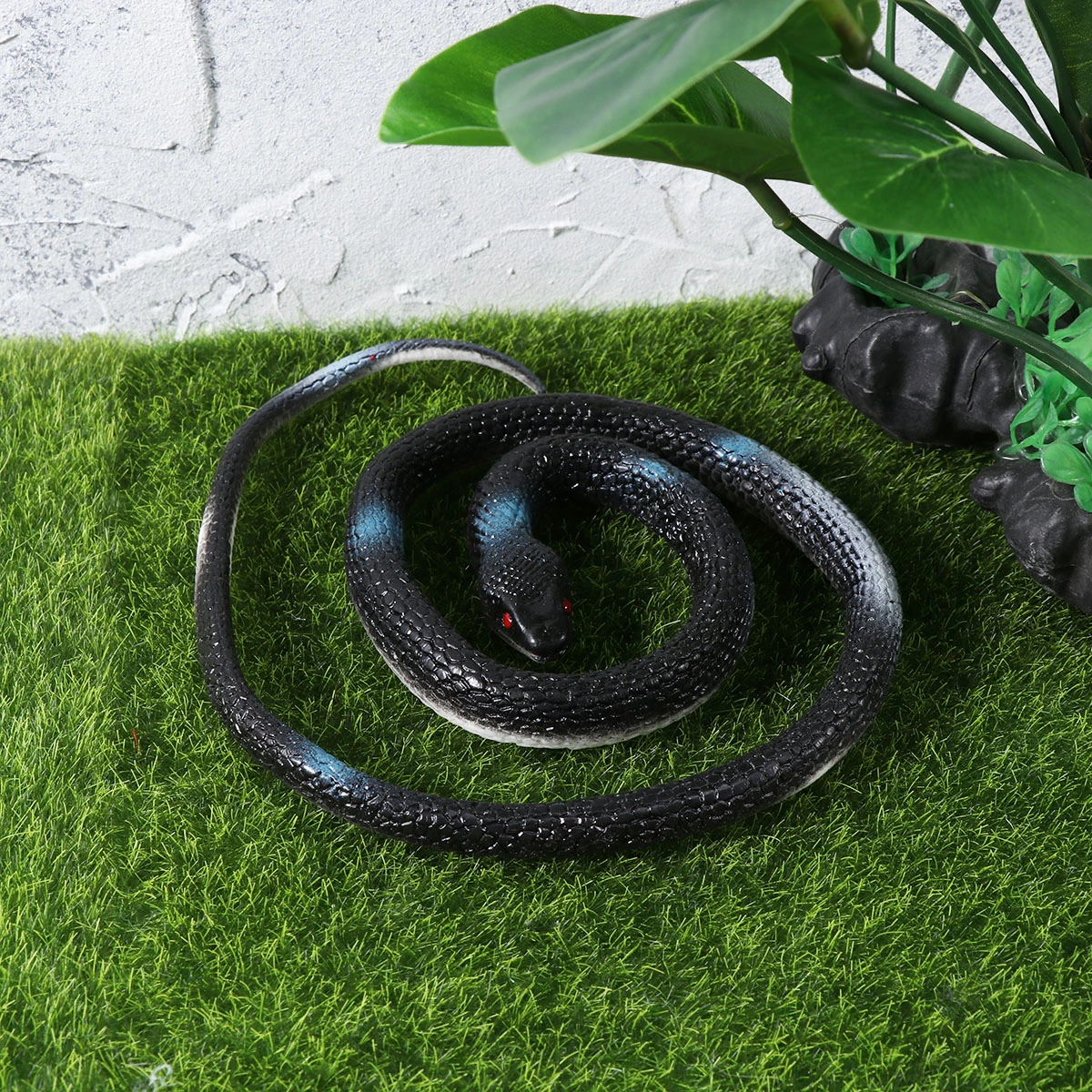 Prank Props Realistic Rubber Black Round Head Snakes Fake Snake Toys Party Prop for Halloween Festival Random Color