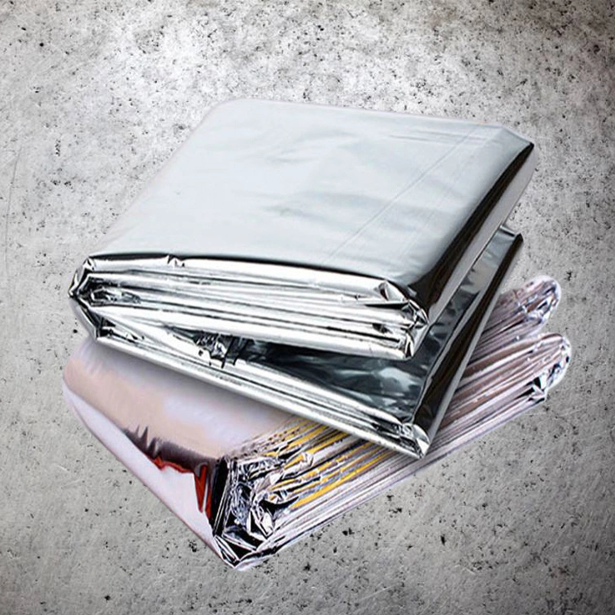 2pcs 210*130cm Outdoor Survival Emergency Warm Blanket Foldable Waterproof Heat Reflective Mylar Film Thermal Blanket for First Aid Exploration Natural Disasters Supplies