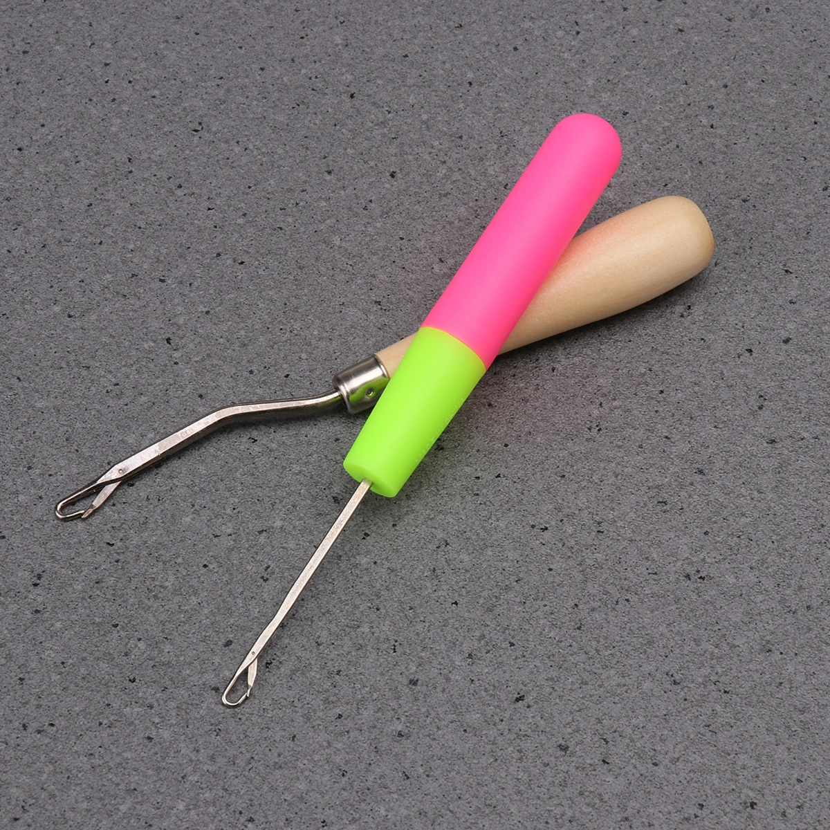 2pcs Wooden Bent Latch Hook Tool and Plastic Latch Hook Crochet Needle