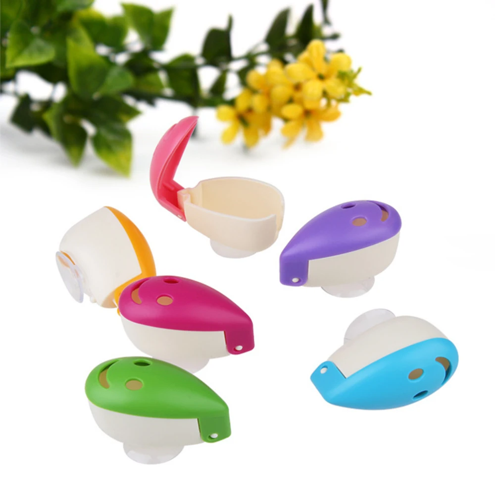 4pcs Smile Face Antibacterial Toothbrush Holders Suction Cup (Random Color)