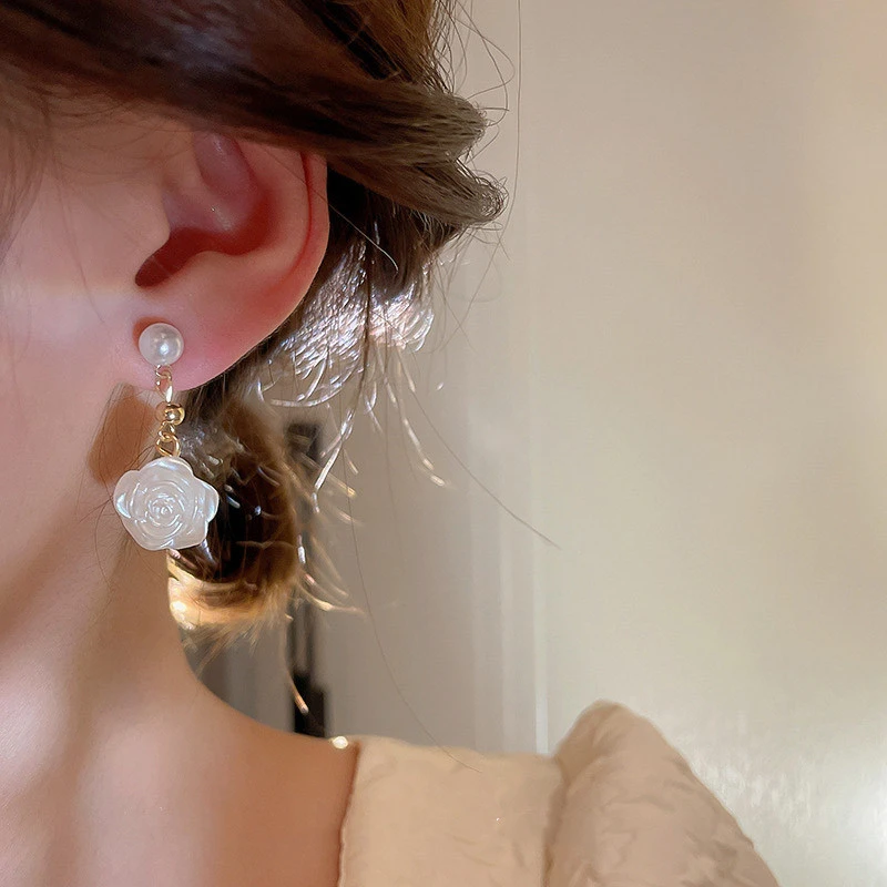 Silver Needle Hand-made Design Sense Pearl Flower Stud Earring