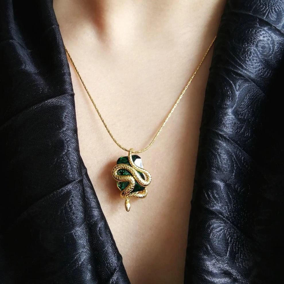 Retro Fashion Spirit Snake Slytherin Snake Bones Chain Retro Magic Girl Necklace Pendant Temperament Unique Inlaid