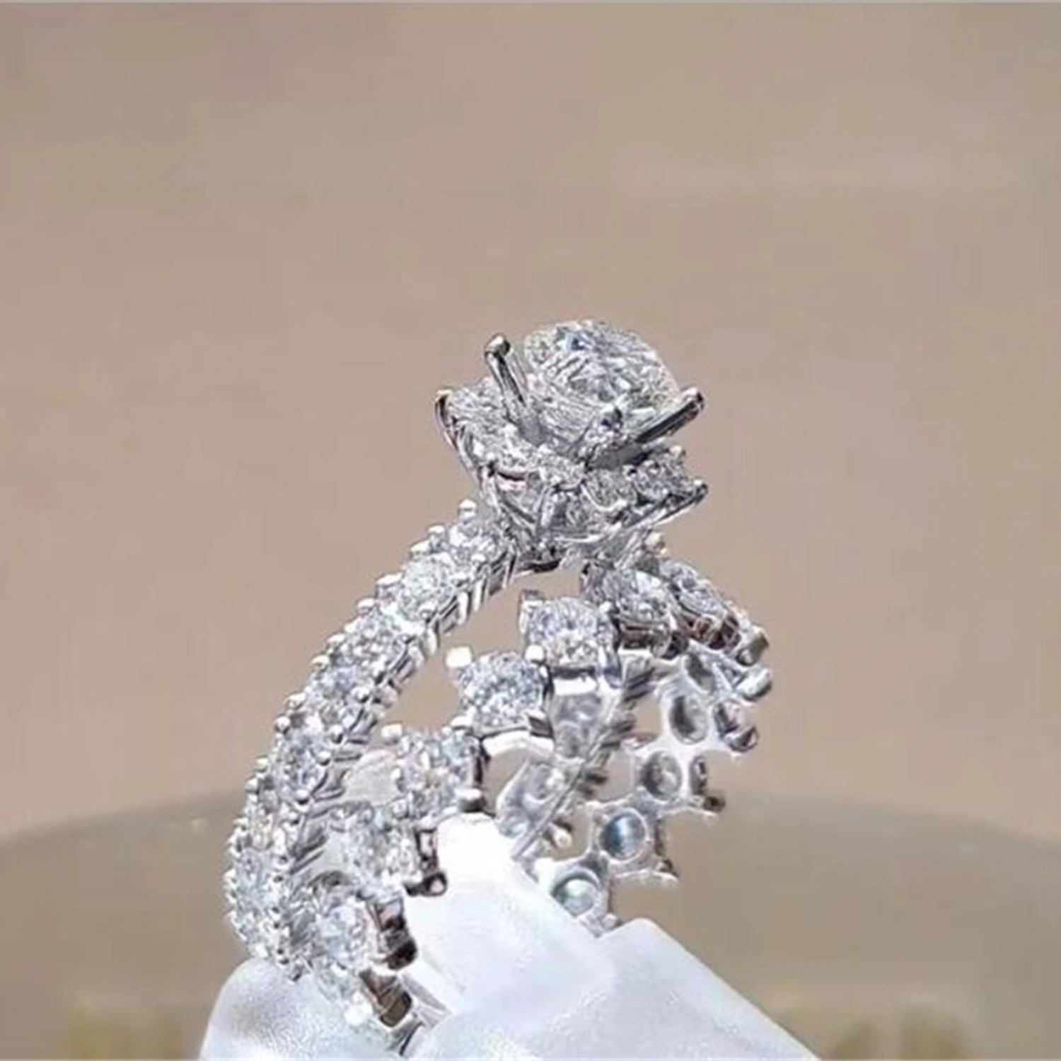 2Pcs Wedding Ring Rhinestones Shining Shiny Electroplating Elegant Daily Wear Alloy Finger Ring Wedding Supplies Daily Use