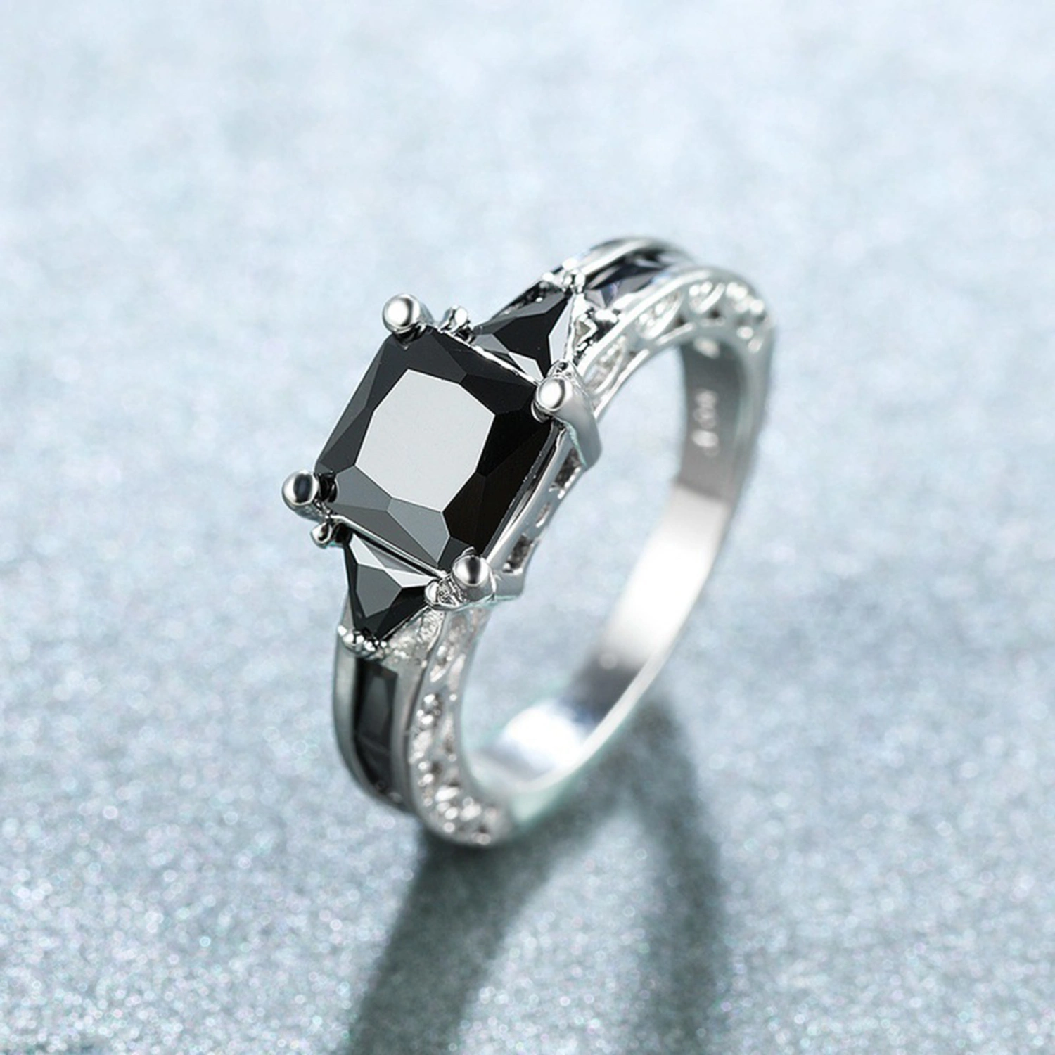 Women Ring Cubic Zirconia Europe And America Hollow Out Vintage Geometric Decoration Shining Lady Promise Wedding Band Ring Jewelry Accessory