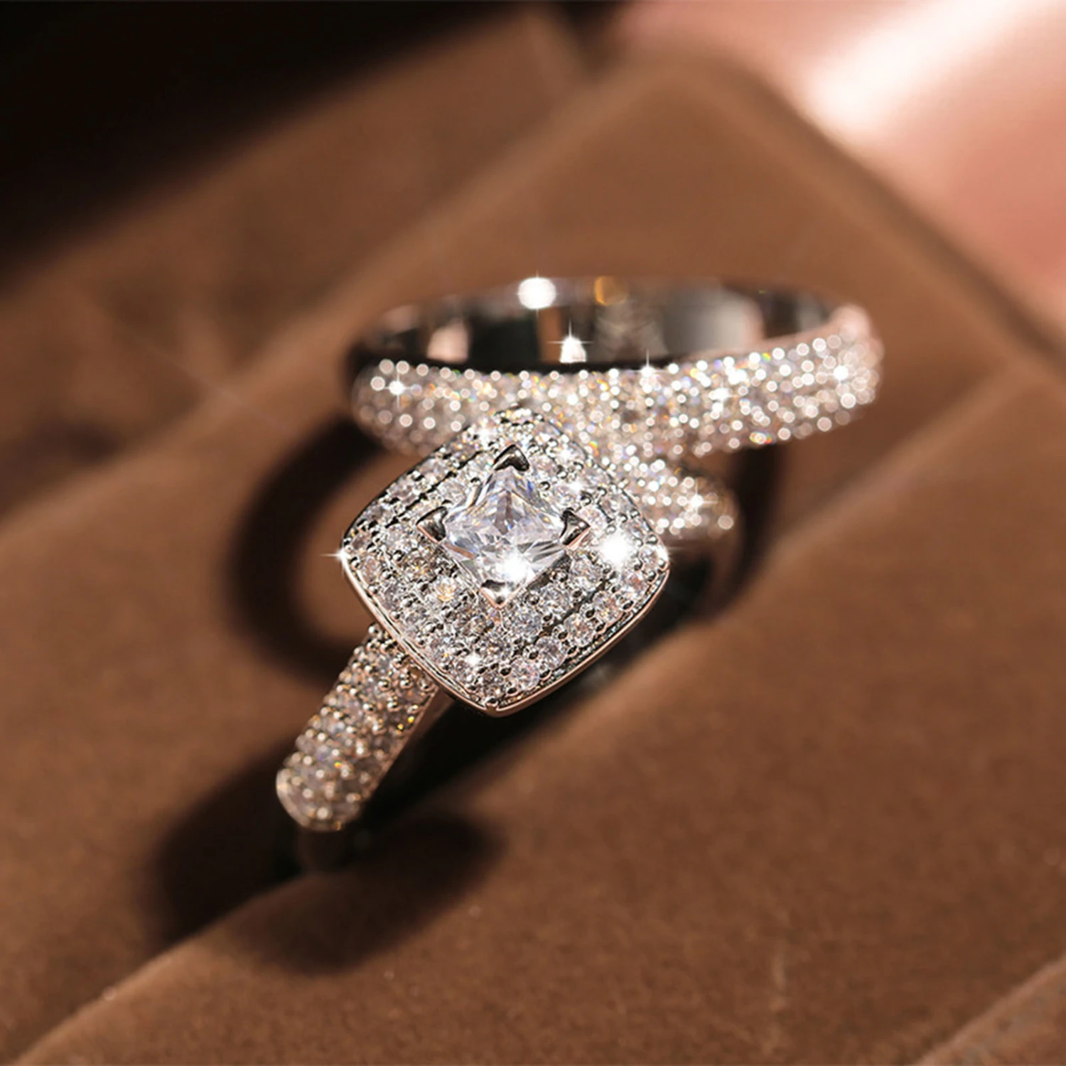 2Pcs Women Rings Luxury Plated Shiny Square Faux Diamond Sparkling Dress Up Gift Ladies Finger Rings Wedding Jewelry Fashion Accessory