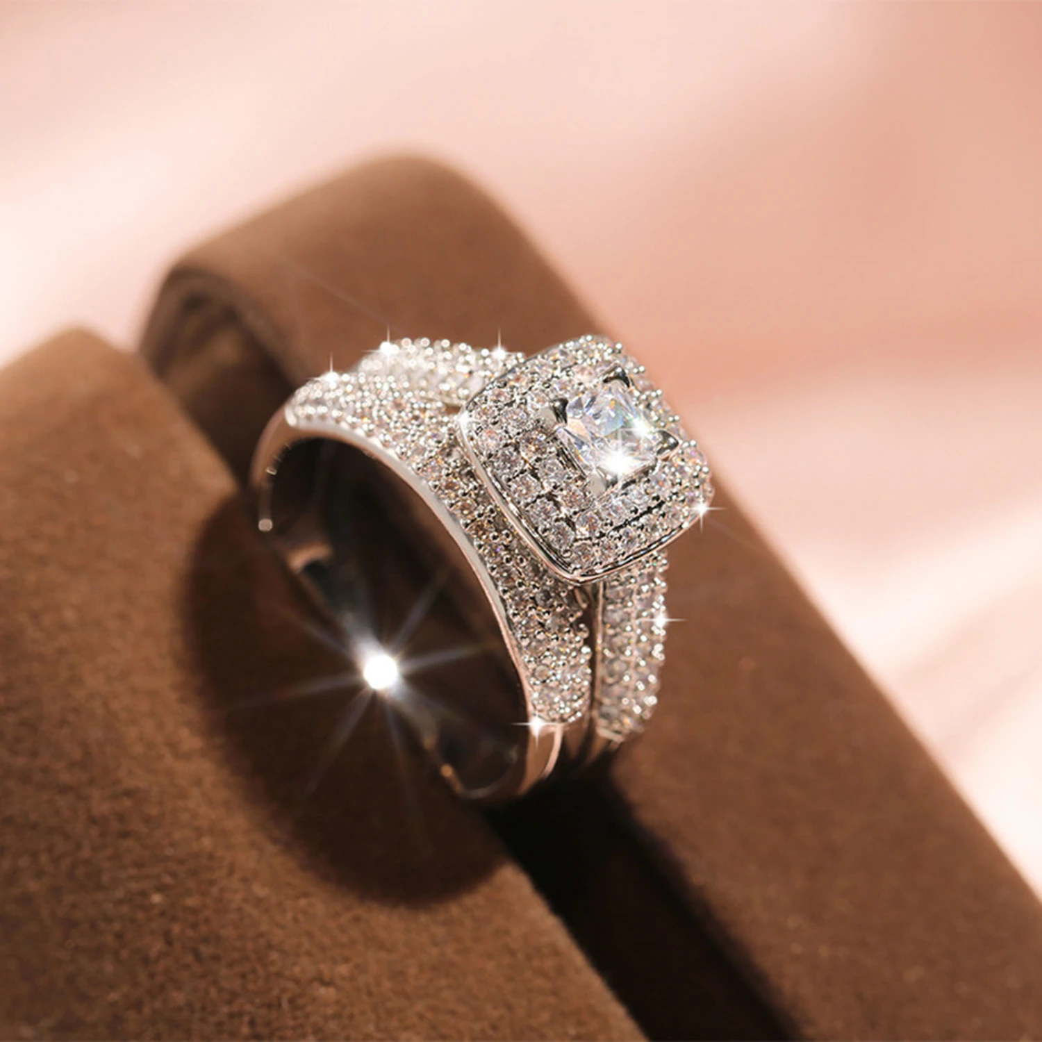 2Pcs Women Rings Luxury Plated Shiny Square Faux Diamond Sparkling Dress Up Gift Ladies Finger Rings Wedding Jewelry Fashion Accessory